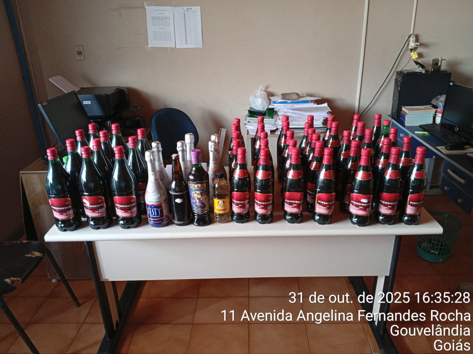 🚫 Vigilância em Ação: Bebidas Apreendidas! 🍹❌