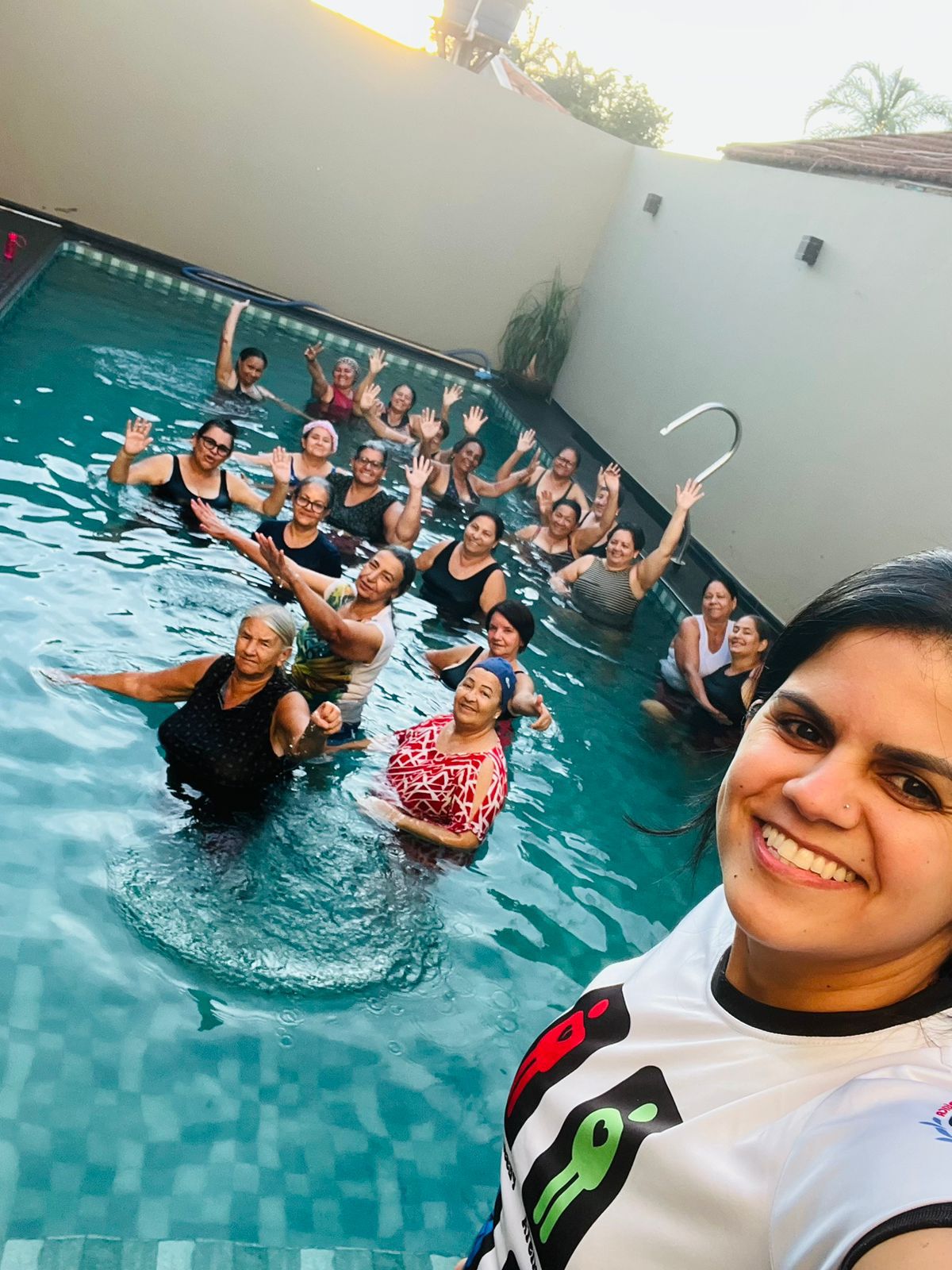 🏊‍♀️ Equipe Brilhante na Hidroginástica! 💦